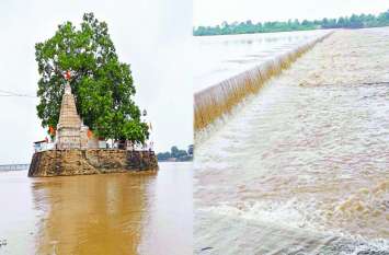 Lord Kuleshwar Mahadev Temple surrounded by water भगवान कुलेश्वर महादेव मंदिर का चबूतरा पानी घिरा, एनिकट हुआ लबालब