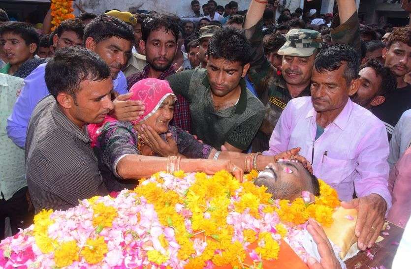 भाईयों के प्यारे, बहन के दुलारे और माता पिता के लाड़ले हेमराज जाट ने छोड़ा साथ भाईयों के प्यारे, बहन के दुलारे और माता पिता के लाड़ले हेमराज जाट ने छोड़ा साथ