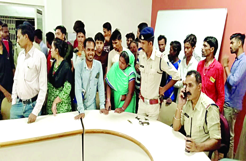 raisen 25 नाबालिग बच्चे ऑटो चलाते मिले, पुलिस ने दी समझाईश