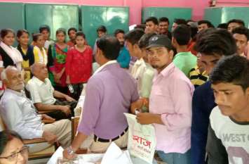 College students thronged to take advantage of the last opportunity of प्रवेश के अंतिम अवसर का लाभ उठाने कॉलेज में उमड़ी छात्र-छात्राओं की भीड़