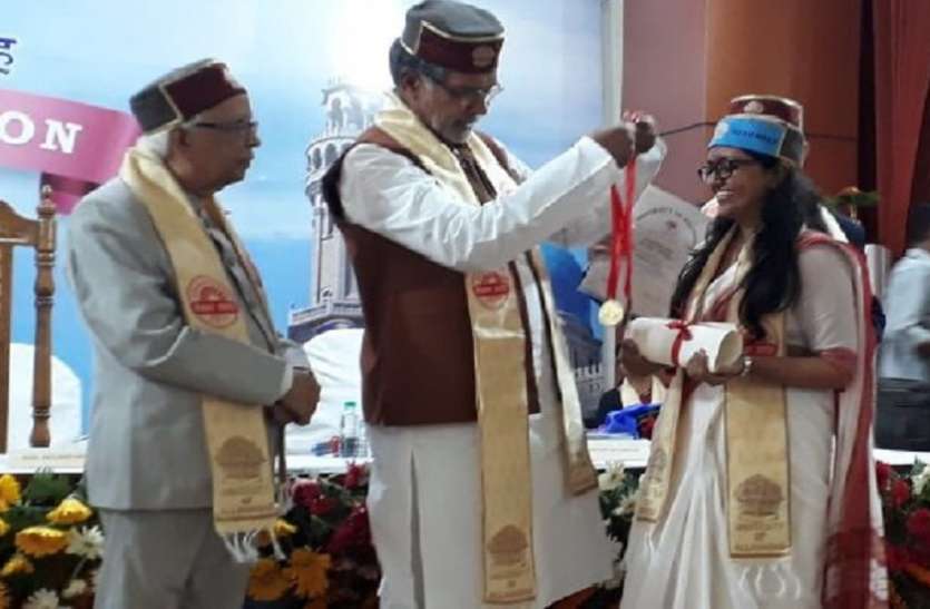Convocation of Allahabad University concluded इलाहाबाद विश्वविद्यालय के दीक्षांत में बेटियों ने मारी बाजी ,जानिए कैसा हुआ 22 सालों बाद समारोह