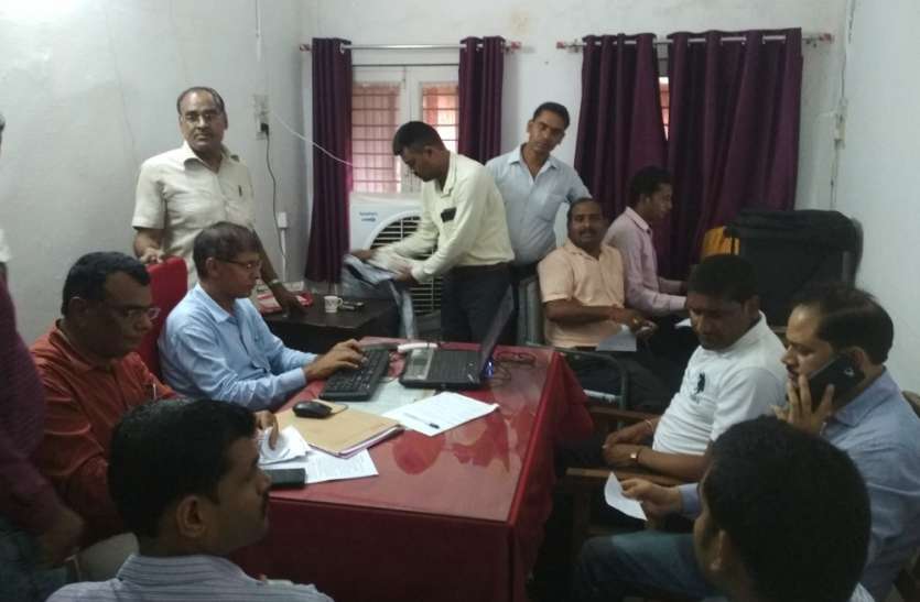 Police Housing Board: Sub engineer arrested taking bribe in Rewa पुलिस हाउसिंग बोर्ड का उपयंत्री 10 हजार रुपए की रिश्वत लेते ट्रैप, बिल क्लियर करने के लिए मांगी थी रकम