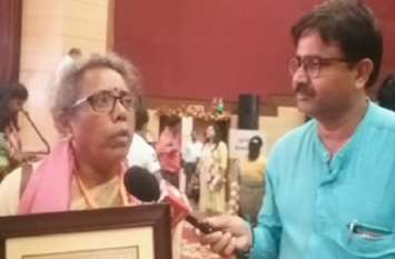 CM Yogi conferred state level teacher honor on Mahila Shikshak प्राइमरी स्कूल की इस शिक्षिका ने ऐसा क्या किया कि सीएम योगी ने राज्य स्तरीय शिक्षक सम्मान से नवाजा