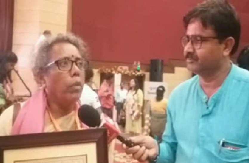 प्राइमरी स्कूल की इस शिक्षिका ने ऐसा क्या किया कि सीएम योगी ने राज्य स्तरीय शिक्षक सम्मान से नवाजा प्राइमरी स्कूल की इस शिक्षिका ने ऐसा क्या किया कि सीएम योगी ने राज्य स्तरीय शिक्षक सम्मान से नवाजा