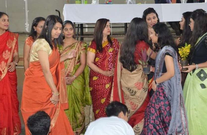 शिक्षकों के सम्मान में रखा पर्यावरण का ध्यान शिक्षकों के सम्मान में रखा पर्यावरण का ध्यान