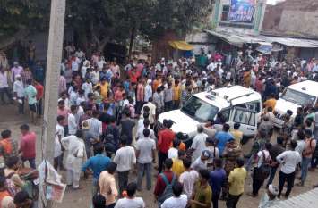 People, liquor, shops, closed, bhind news, bhind news in hindi, bhind शराब की दुकान हटवाने लामबंद हुए लोग, बंद कराया बाजार, सौंपा ज्ञापन