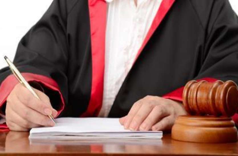 court_1.jpg महिला सिविल जज बोलीं, केस निपटाने के लिए मेरे साथ की गई इतनी गंदी हरकत
