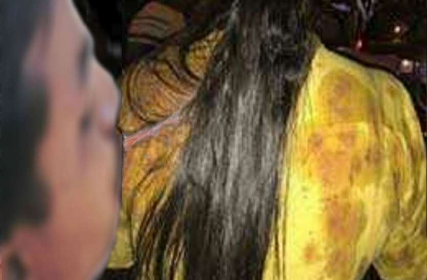 Spit of Gutkha on girl लड़की ने भिजवाया था जेल, फिर भी नहीं माना, रिश्ता टूटने पर थूक दी गुटखे की पीक
