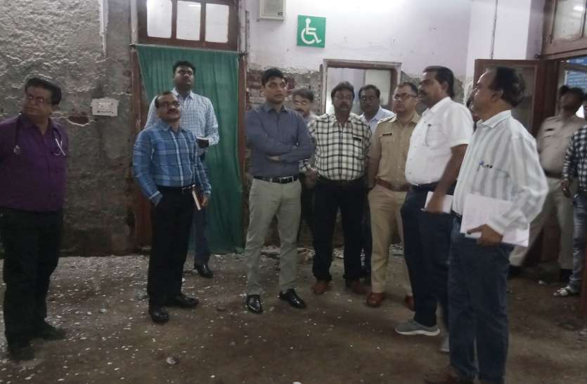 मरीजों की संख्या ज्यादा, दवाई बांटने वाले कम, मचा हडकंप मरीजों की संख्या ज्यादा, दवाई बांटने वाले कम, मचा हडकंप