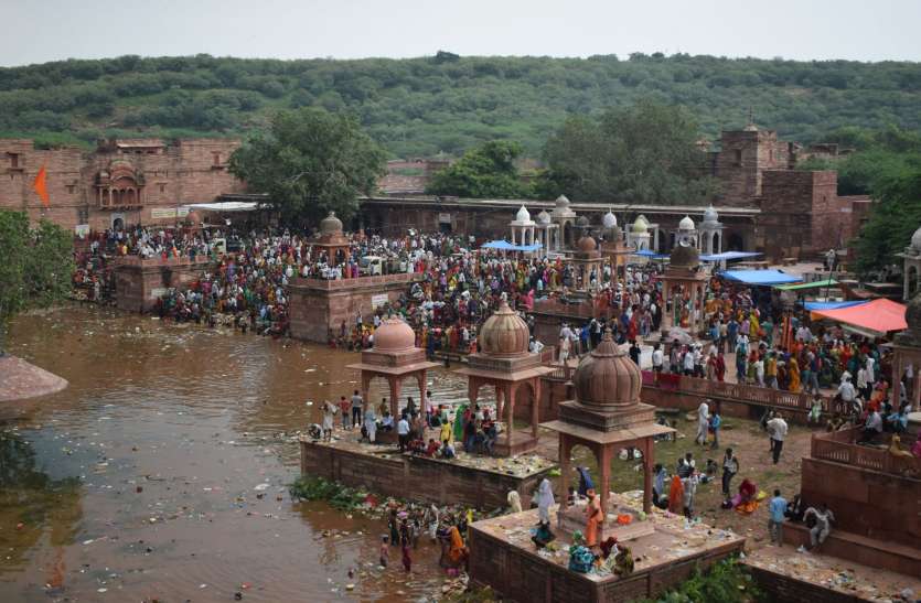 मचकुण्ड के द्वार, श्रद्धा उमड़ी अपार मचकुण्ड के द्वार, श्रद्धा उमड़ी अपार