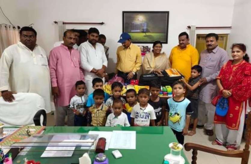 Etawah news अर्थदंड जमा न करने के कारण कैदी नहीं हो पाया था जेल से रिहा, भाजपा नेता ने की मदद