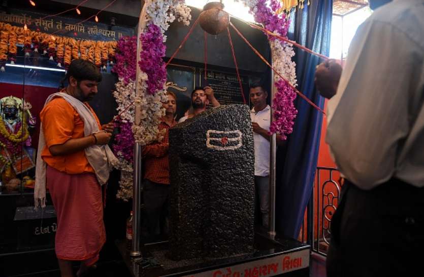 shanidev margi बदलने वाली है शनिदेव की चाल, 12 में से इन राशियों को होगा फायदा, इस एक राशि का हाल रहेगा बेहाल