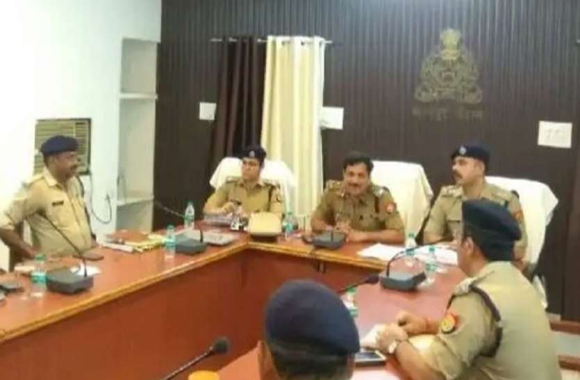 पुलिस ने इस बड़े अधिकारी ने किया निरीक्षण, क्षेत्राधिकारियों को दी चेतावनी पुलिस ने इस बड़े अधिकारी ने किया निरीक्षण, क्षेत्राधिकारियों को दी चेतावनी