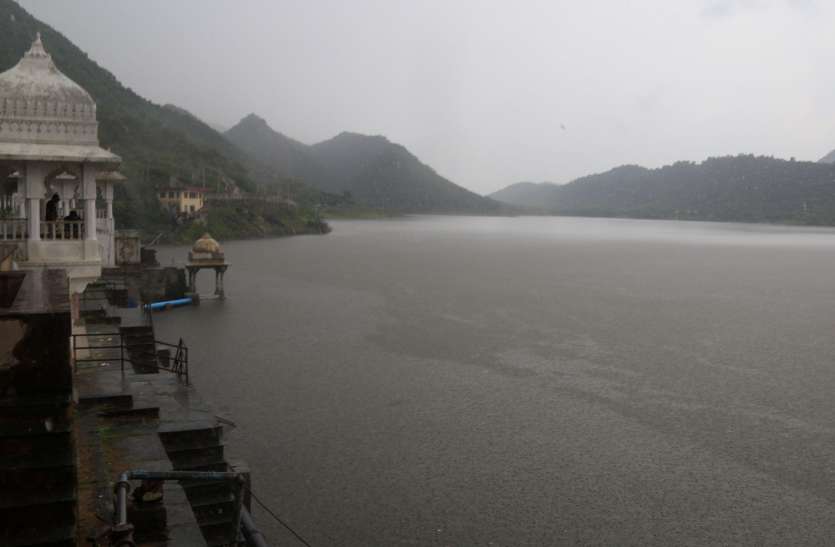 उदयपुर में सुबह से शाम तक 8 मिमी बारिश, कैचमेंट में बारिश होने से झीलों में आवक जारी उदयपुर में सुबह से शाम तक 8 मिमी बारिश, कैचमेंट में बारिश होने से झीलों में आवक जारी