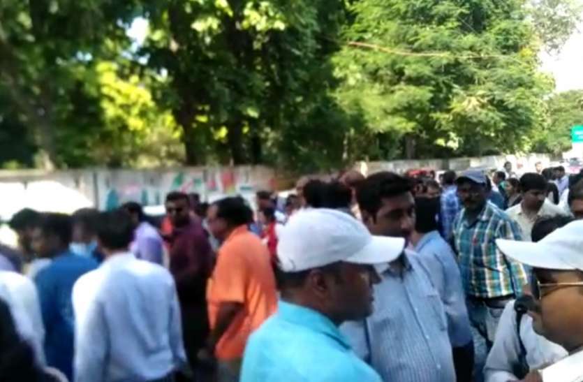प्रेरणा ऐप से उपस्थिति (Attendance) मातृशक्ति के निजता का हनन, शिक्षक सम्मान बचाओ के साथ सड़क पर उतरे प्रेरणा ऐप से उपस्थिति (Attendance) मातृशक्ति के निजता का हनन, शिक्षक सम्मान बचाओ के साथ सड़क पर उतरे