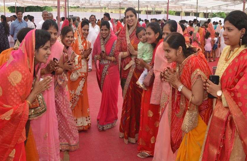 Jain Shwetambar Samaj of Ajmer celebrates mass amnesty हमको माफी दई दो हमसे भूल हो गई...क्षमा के सागर में याचना के लगाए गोते