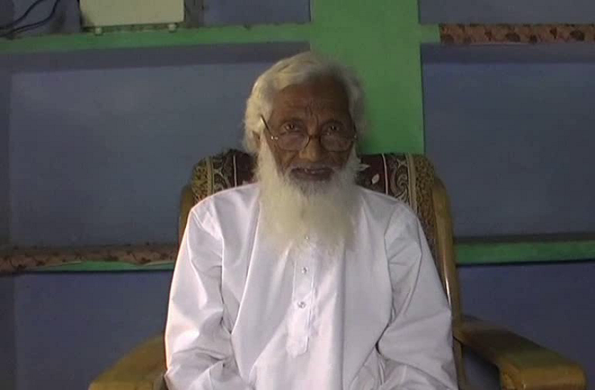 Teachers day special story #TeachersDay: 45 सालों से संस्कृत के लिए लड़ाई लड़ रहे हयात उल्ला, रिटायरमेंट के बाद भी जगा रहे शिक्षा की अलख