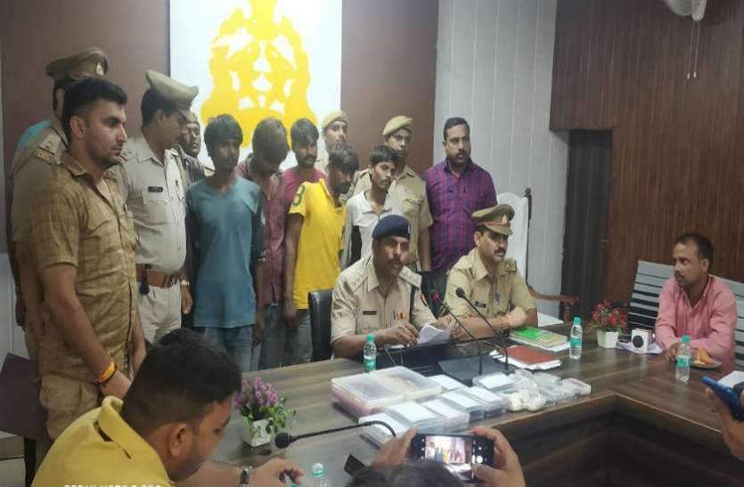 ’शीशा तोड़ गैंग’ पर शिकंजा, पुलिस ने 6 सदस्य दबोचे ’शीशा तोड़ गैंग’ पर शिकंजा, पुलिस ने 6 सदस्य दबोचे