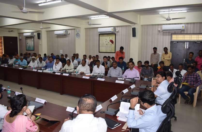 500 एकड़ से अधिक क्षेत्र में मोरिंगा की खेती होने पर कागज का कारखाना स्थापित होगा 500 एकड़ से अधिक क्षेत्र में मोरिंगा की खेती होने पर कागज का कारखाना स्थापित होगा