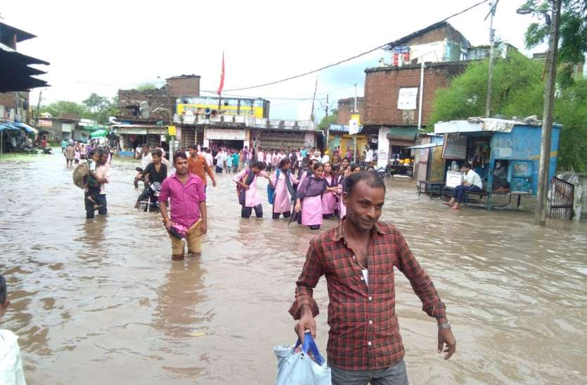 मुसलाधार बारिश से फिर उफान पर आए जिले के नदी-नाले, शहर में भी तेज बारिश मुसलाधार बारिश से फिर उफान पर आए जिले के नदी-नाले, शहर में भी तेज बारिश