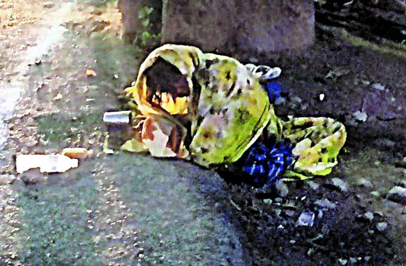 Chhindwara Example Of Humanity: बरसते पानी में तड़प रही थी वृद्धा, राहगीर बस देखते रह गए, एक फरिश्ते ने बढ़ाया हाथ