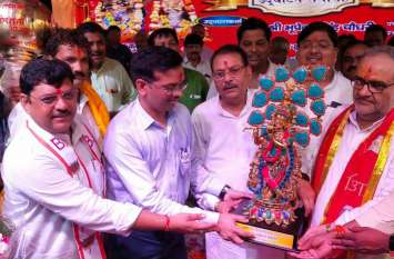 Bhupendra Chaudhary inaugurated Dauji Maharaj lakhi mela in hatrhas श्री दाऊजी महाराज का लक्खी मेला और कुश्ती दंगल शुरू, भूपेन्द्र चौधरी ने किया शुभारंभ, देखें वीडियो