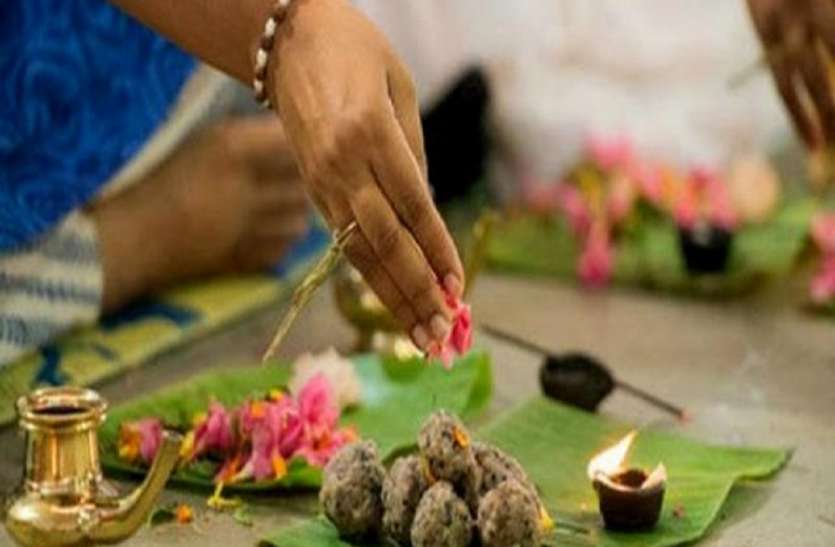 Pitru paksha पितृपक्ष 2019: इस समय भूलकर भी न करें ये गलतियां, नहीं तो पितरों की आत्मा हो जाएगी नाराज