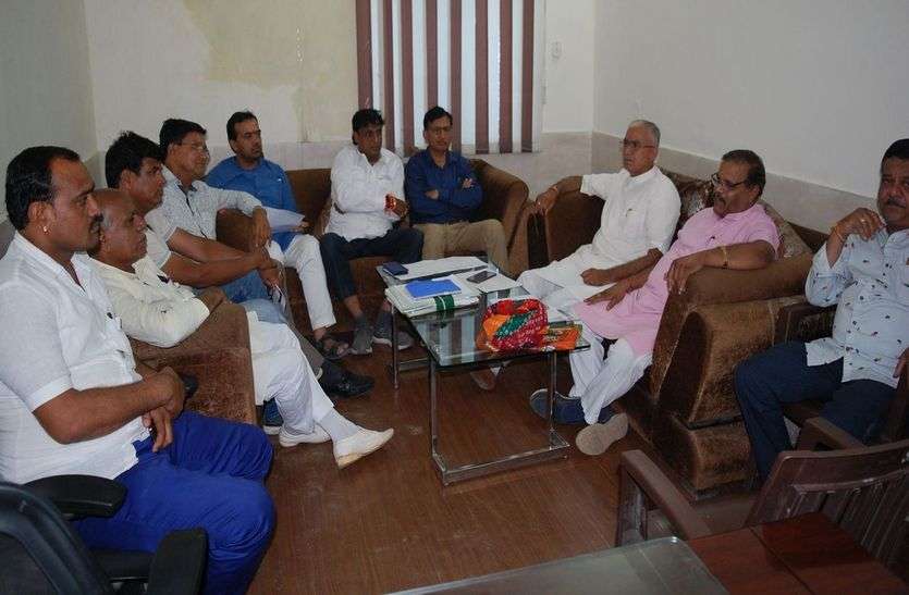 भाजपा पदाधिकारियों ने की संगठन के चुनावी की रूपरेखा तय भाजपा पदाधिकारियों ने की संगठन के चुनावी की रूपरेखा तय