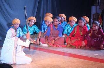The stage staged drama made the audience cry नाटक छोहर के मंचन ने दर्शकों को रूलाया
