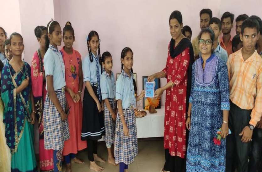 Teacher's day News: समाज और राष्ट्र के निर्माता हैं अध्यापक Teacher's day News: समाज और राष्ट्र के निर्माता हैं अध्यापक