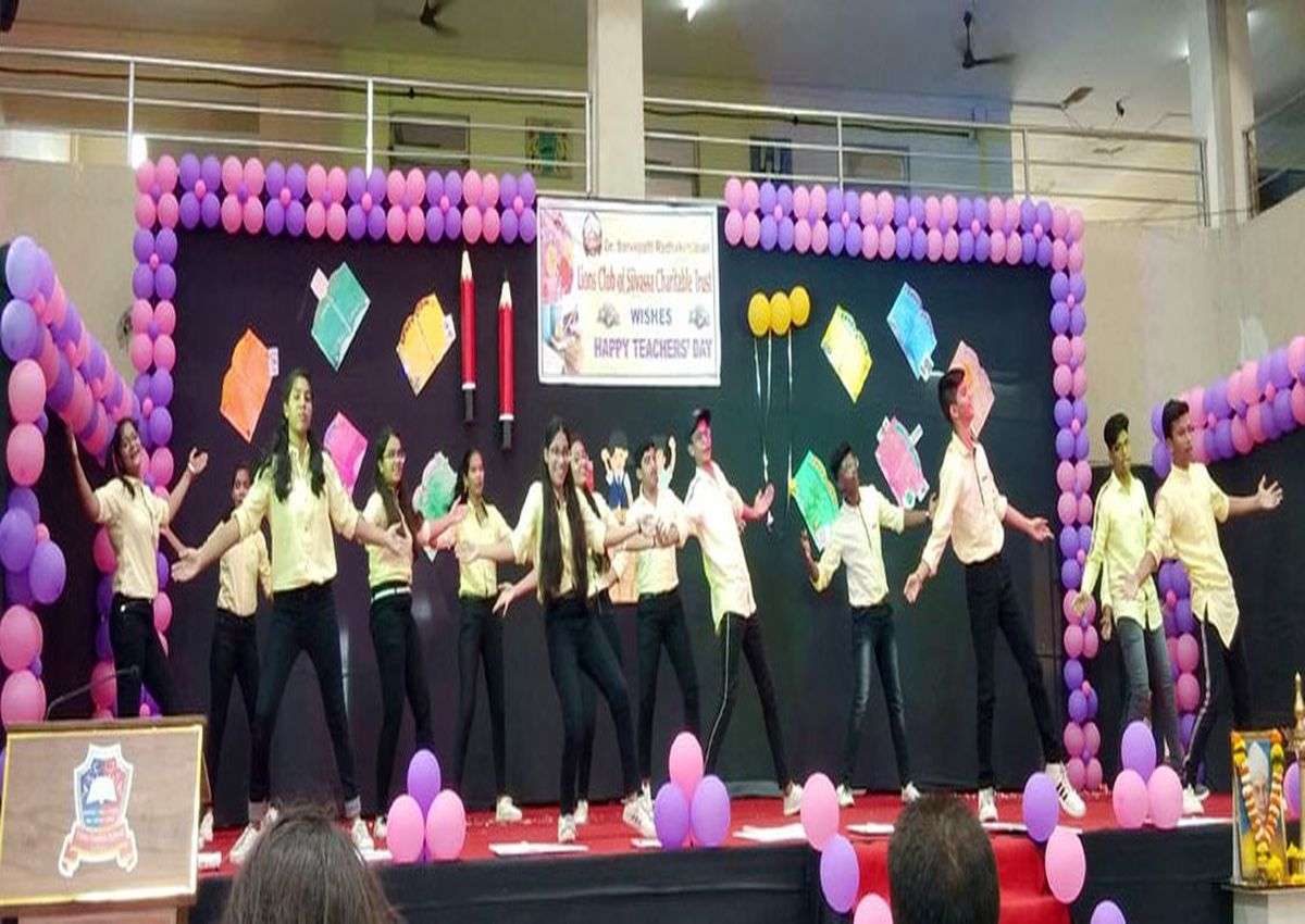 Teacher's day News: समाज और राष्ट्र के निर्माता हैं अध्यापक