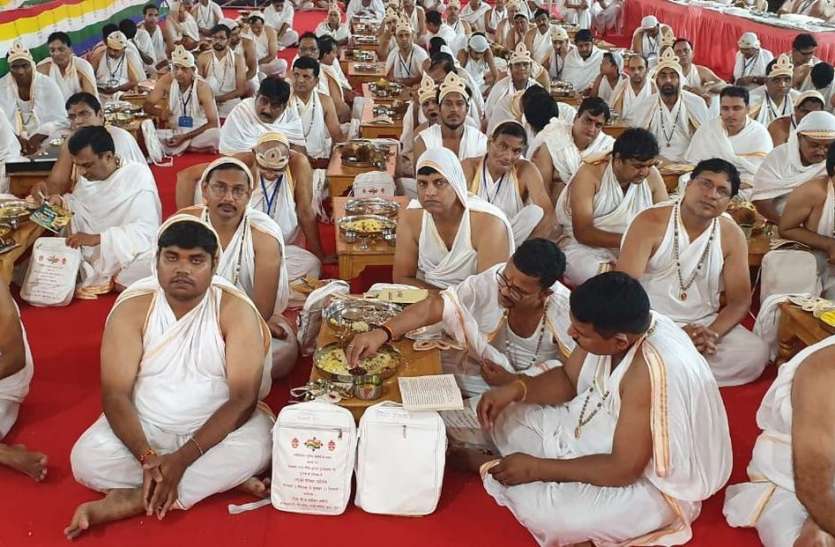 जीवन में जो करते हैं, वो लौटकर आता है-मुनि पुलकसागर जीवन में जो करते हैं, वो लौटकर आता है-मुनि पुलकसागर