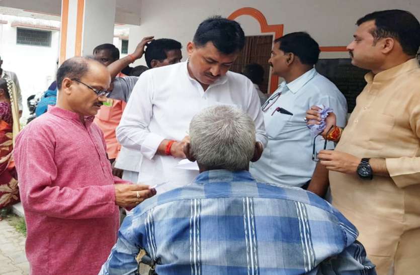 सांसद मेनका गांधी के पहल पर लगा राष्ट्रीय व्योश्री योजना/एडिप योजना के तहत परीक्षण शिविर, किया गया 219 वरिष्ठ नागरिको व दिव्यांगजनो का चयन सांसद मेनका गांधी के पहल पर लगा राष्ट्रीय व्योश्री योजना/एडिप योजना के तहत परीक्षण शिविर, किया गया 219 वरिष्ठ नागरिको व दिव्यांगजनो का चयन