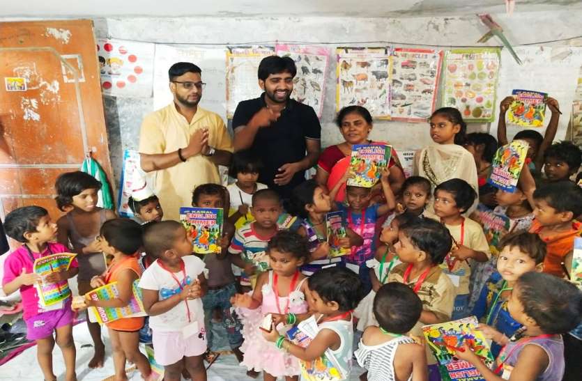 शिवदासपुर के बच्चों ने मनाया शिक्षक दिवस Teachers Day पर शिवदासपुर के बच्चों को बतायी शिक्षक की महिमा