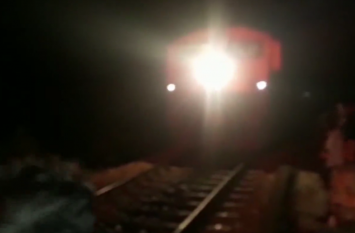 lucknow bandra express train caught fire in kannauj बर्निंग ट्रेन होते होते बची लखनऊ-बांद्रा एक्सप्रेस, ड्राइवर की सूझबूझ ने बचाई हजारों की जान