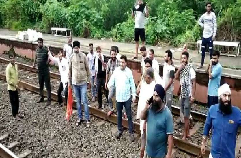 INDIAN RAIL: रेलवे ने अभी तक नहीं उठाए मवेशियों के शव INDIAN RAIL: रेलवे ने अभी तक नहीं उठाए मवेशियों के शव
