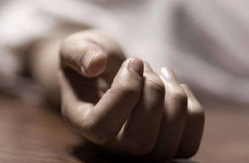 Death करंट से स्कूली छात्र व मैकेनिक की मौत