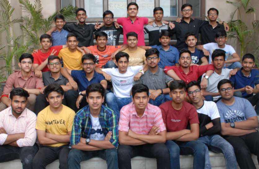 education news in hindi, education, top universities, top colleges, career tips, govt school, students, books, UGC, AICTE Scholarship: चुलभोर्न ग्रेजुएट छात्रवृत्ति के लिए 31 अक्टूबर तक करें अप्लाई