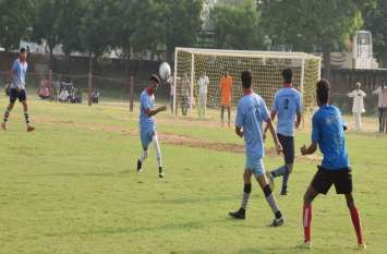 football tournament in nawalgarh नवलगढ़ में फुटबाल का रोमांच शुरू