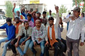 No salary for UPPCL contract workers यूपीपीसीएल संविदा कर्मियों का वेतन कहां - पूछ रहे हैं संविदा कर्मी