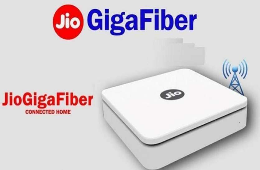 jio-gigafiber-1.jpg Reliance Jio GigaFiber: कुल 6 प्लान हुए लॉन्च, मुफ्त में मिल रहा 43 इंच का 4k TV और 4K सेट-टॉप बॉक्स