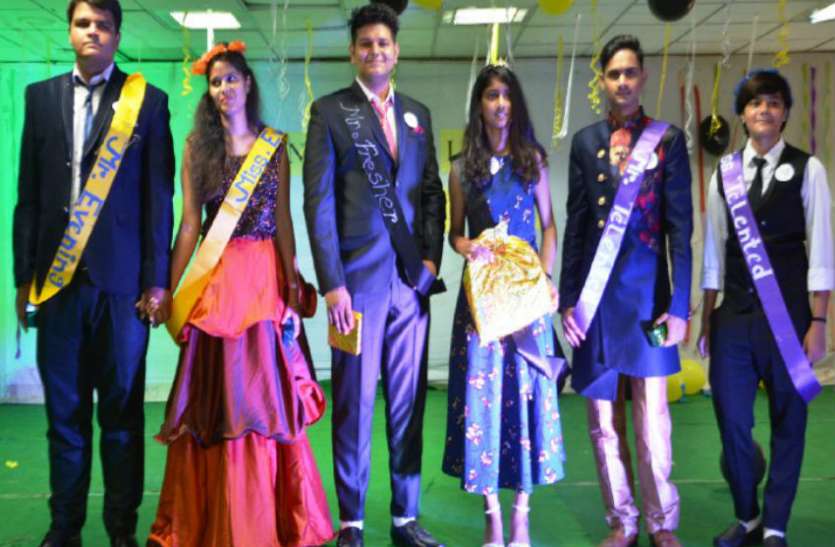 फ्रेशर पार्टी में झूमे विद्यार्थी, इन्हें मिला मिस्टर और मिस फ्रेशर का खिताब फ्रेशर पार्टी में झूमे विद्यार्थी, इन्हें मिला मिस्टर और मिस फ्रेशर का खिताब