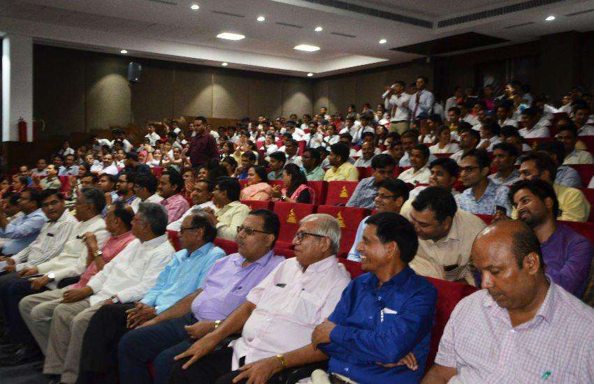 मंगलायतन विश्वविद्यालय के स्थापना दिवस को विद्यार्थियों ने रंगारंग बनाया