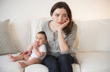Postnatal Depression - symptoms, causes and treatment Postnatal Depression - शिशु की परवरिश को लेकर बना रहता है डर