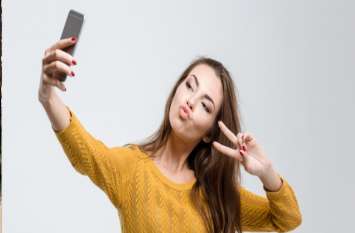 In this pose, Selfie of Click may be in trouble इस पोज में Click की Selfie तो पड़ सकते है मुसीबत में