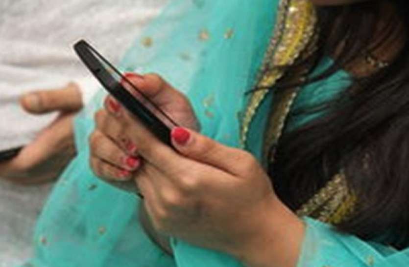 woman Suicied Attempt पति ने फोन पर ऐसा क्या कह दिया कि पत्नी ने उठा लिया ये कदम