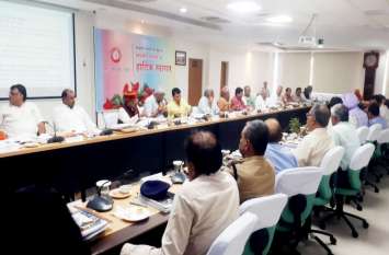 सांसद ने किस बैठक में खोल दिया मांगों का पिटारा सांसद ने किस बैठक में खोल दिया मांगों का पिटारा