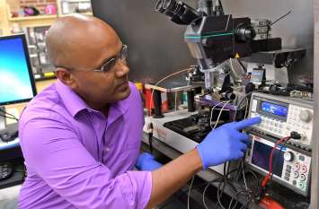 indian scientist made a chip that can detect cancer cells भारतीय ने बनाई ऐसी चिप जो कैंसर के सेल्स को शरीर में फैलने से पहले पहचान लेगी