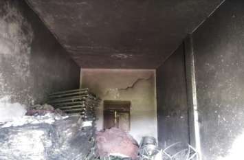 Fire in shop in shravasti news in hindi दुकान में चोर करने आए थे यह काम, मगर किया कुछ ऐसा की मच गई अफरा तफरी
