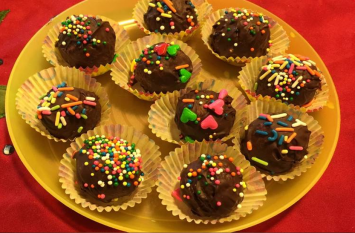 Coconut chocolate laddus आयरन की पूर्ति करेगा कोकोनट चॉकलेट लड्डू, जानें बनाने का तरीका